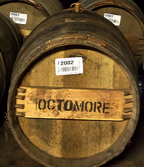 whisser-bruichladdich-warehouse-tasting-octmore-1-2002-dyquem-cask-1115_800